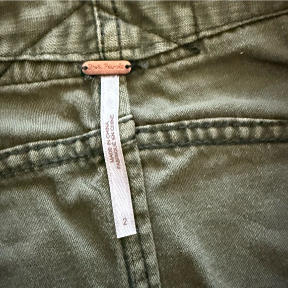 Free People Hanging On‎ Tight Mini Skirt Olive Green Utility Cargo Style Size 2 - Picture 3 of 8